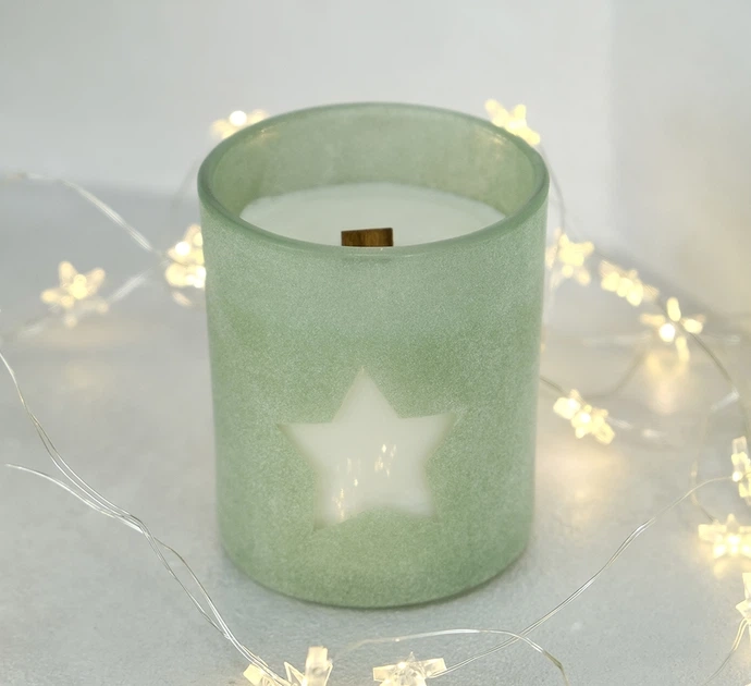 Свічка парфумована з соєвого воску зелена Лейла тютюн берлі та ваніль з дерев`яним гнотом 170g 35h