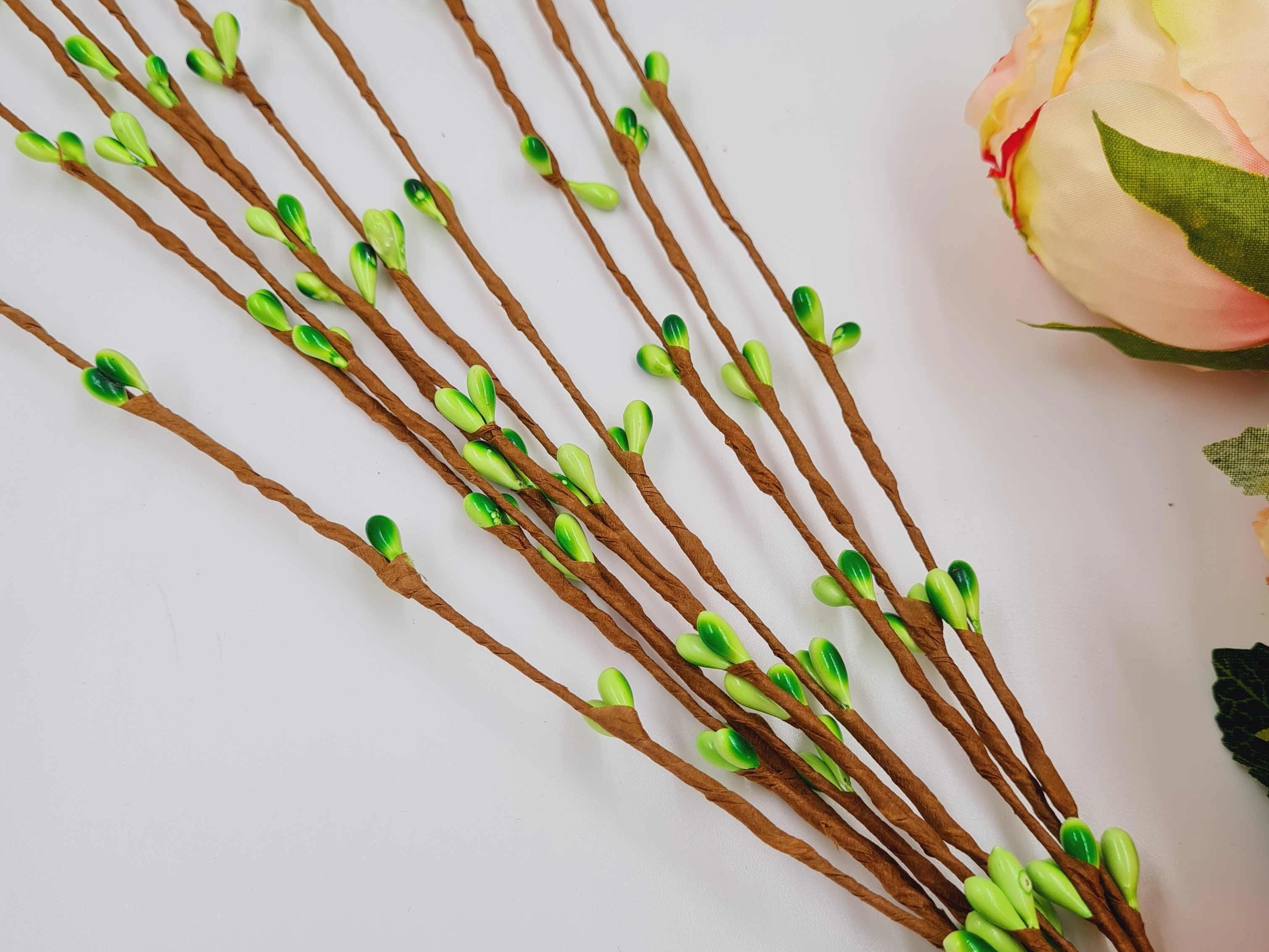 Пучок з верби штучної з Салатовими бруньками на металевому стержні 10х40см 282029