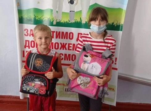 Передача рюкзаків «Благородний вибір» Кам'янець-Подільському міському центру соціальних служб для сім'ї, дітей та молоді. 